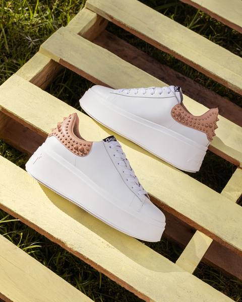 Moby Studs White Skin nappa