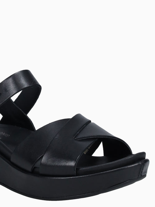 Myrna Black Leather Black / 5 / M