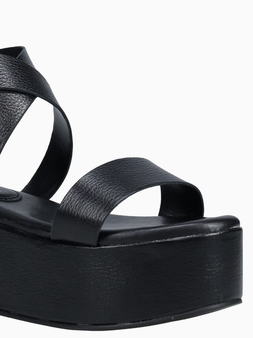 Linda Lu Black Floter Leather Black / 5 / M