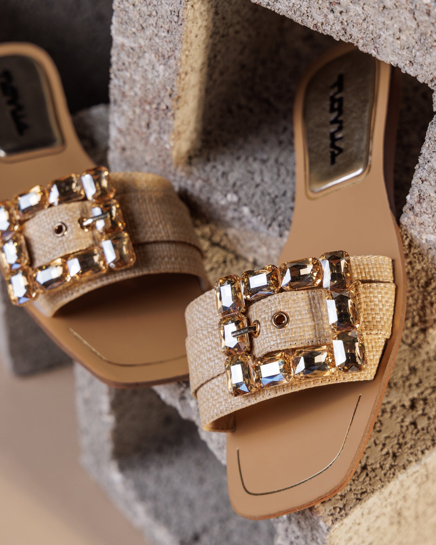 Antonella Camel Raffia