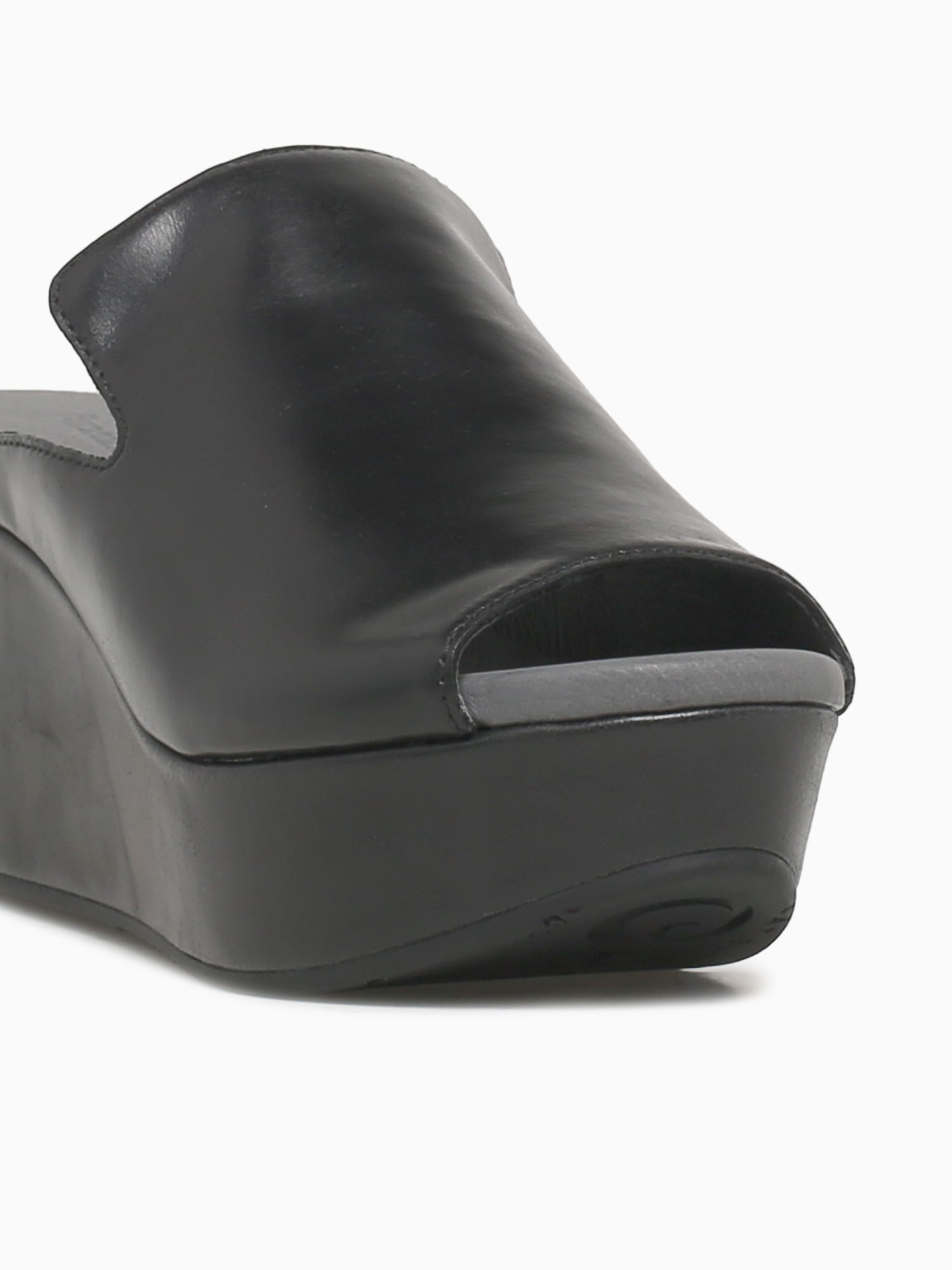 Whisper Black Leather Black / 6 / M