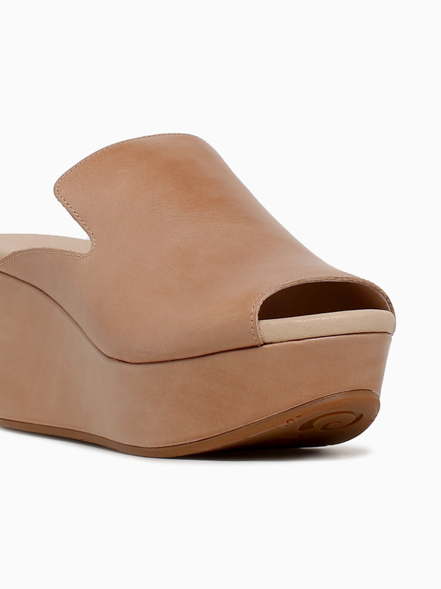 Whisper Sand Leather Tan / 6 / M