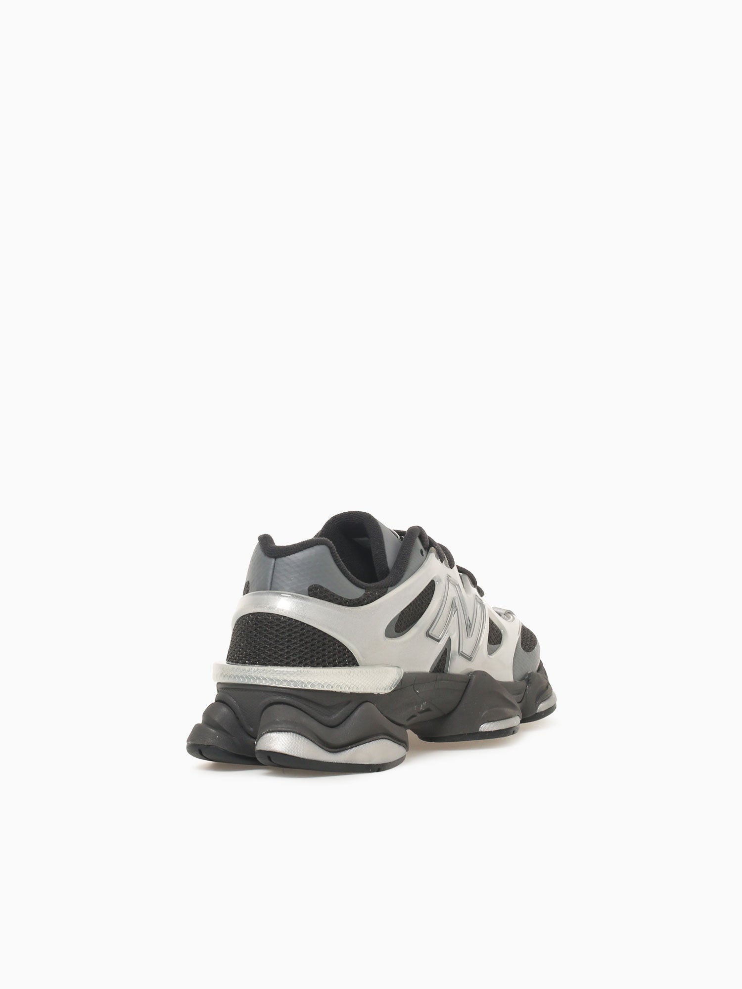 9060 X Silver Metallic Leather Silver / 8 / M