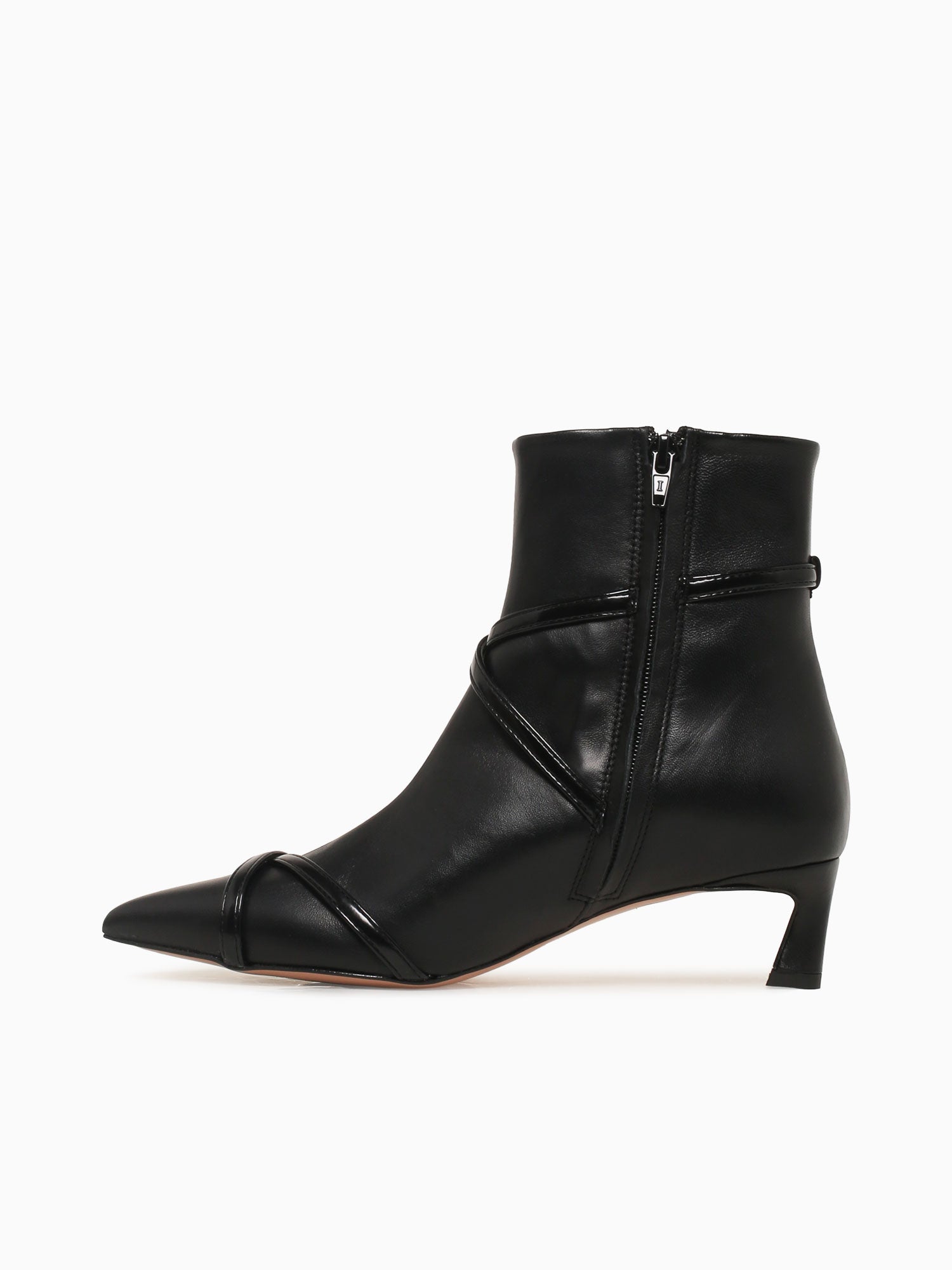 596 Nero Leather Black / 36 / M
