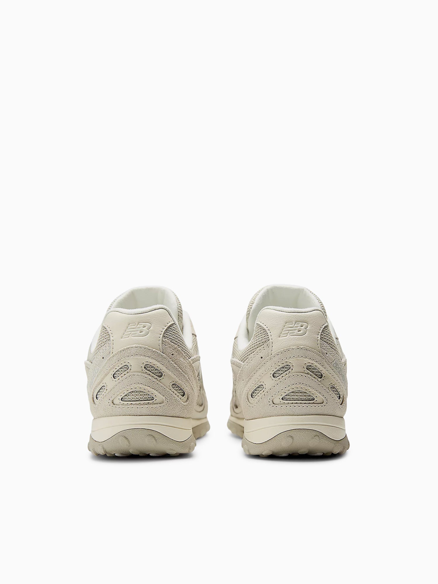 204l Sea Salt Suede Off White / 4 / M