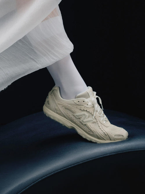 204l Sea Salt Suede Off White / 4 / M