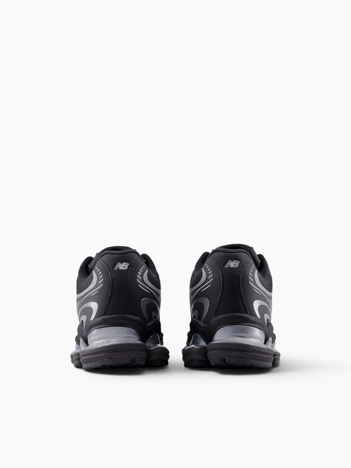 2000 Black Mesh Black / 8 / M