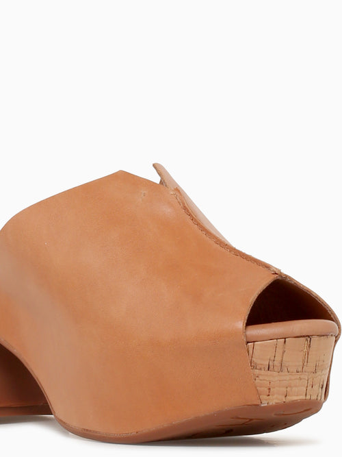 Gamma Camel Leather Tan / 6 / M