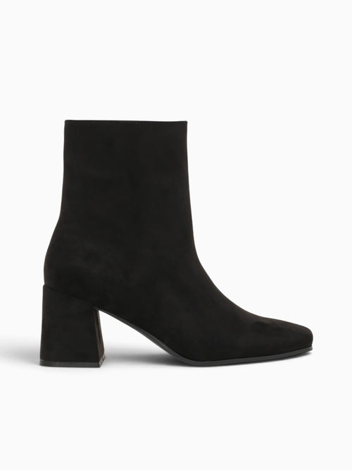 Ariadna Black Suede Black / 5 / M