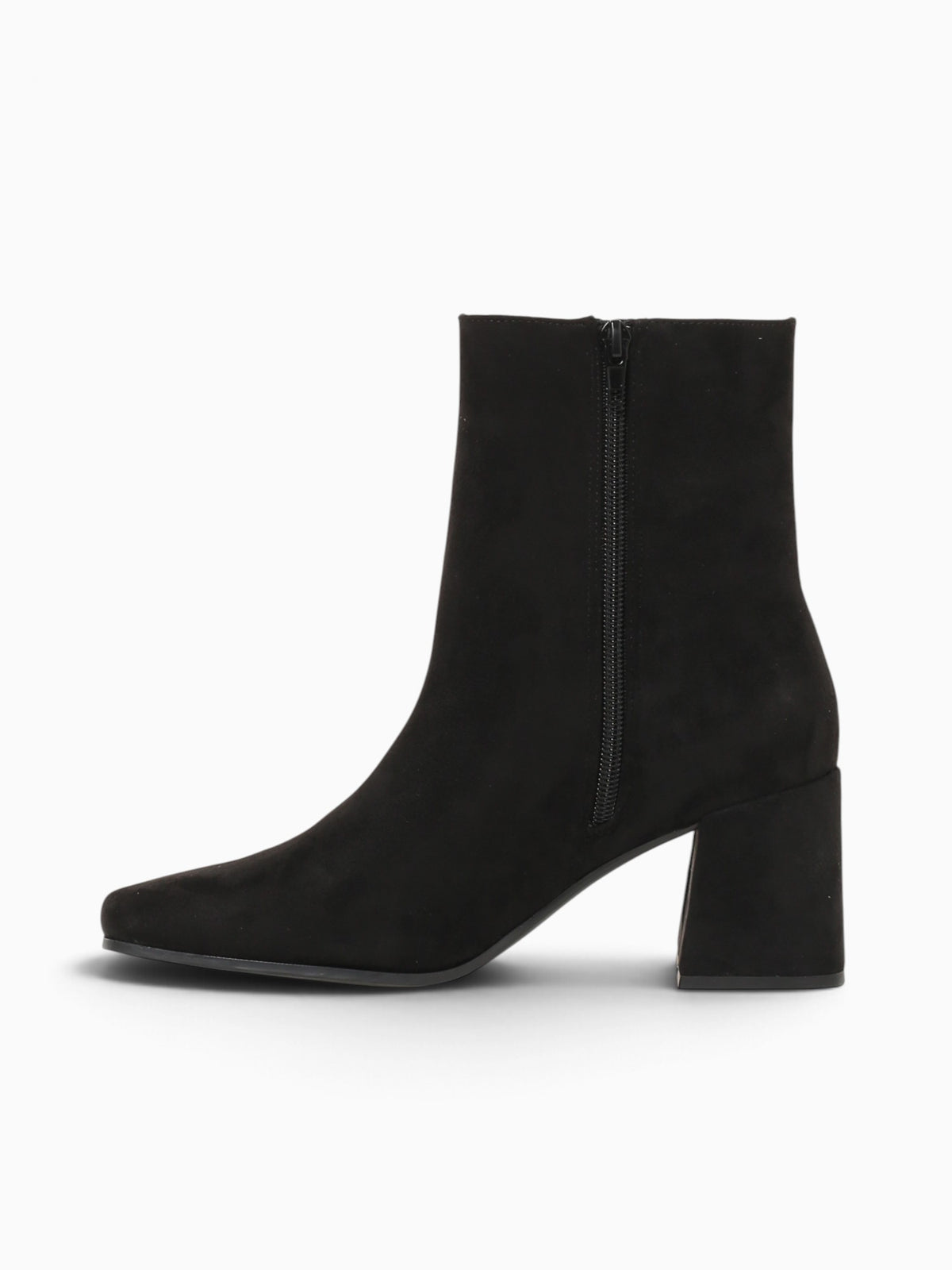Ariadna Black Suede Black / 5 / M