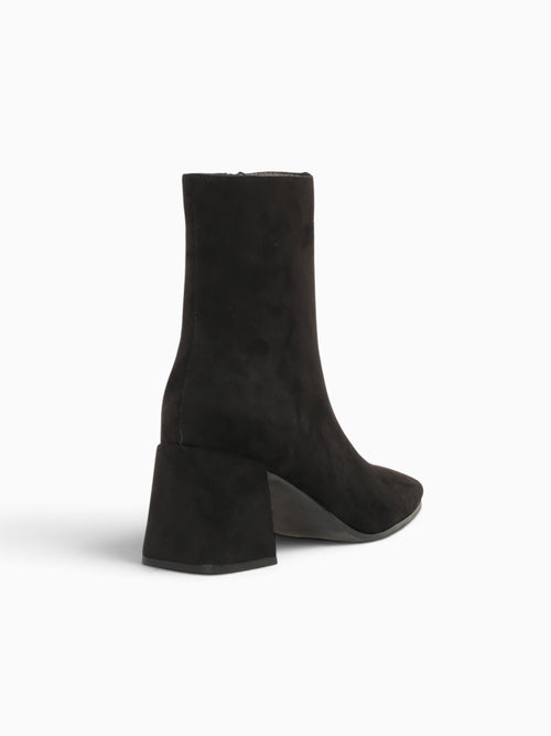 Ariadna Black Suede Black / 5 / M