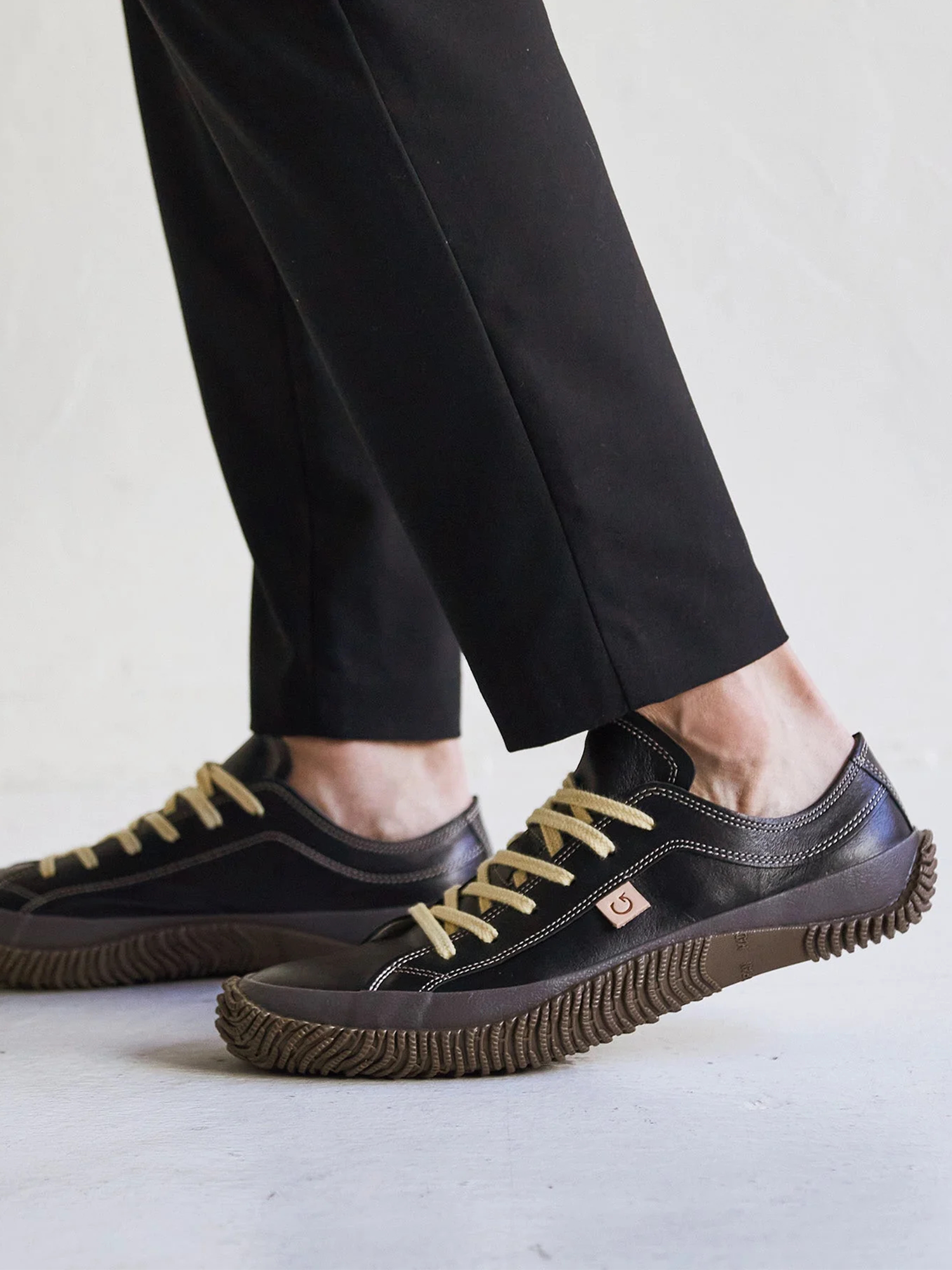Iconic Black Leather Black / 8 / M