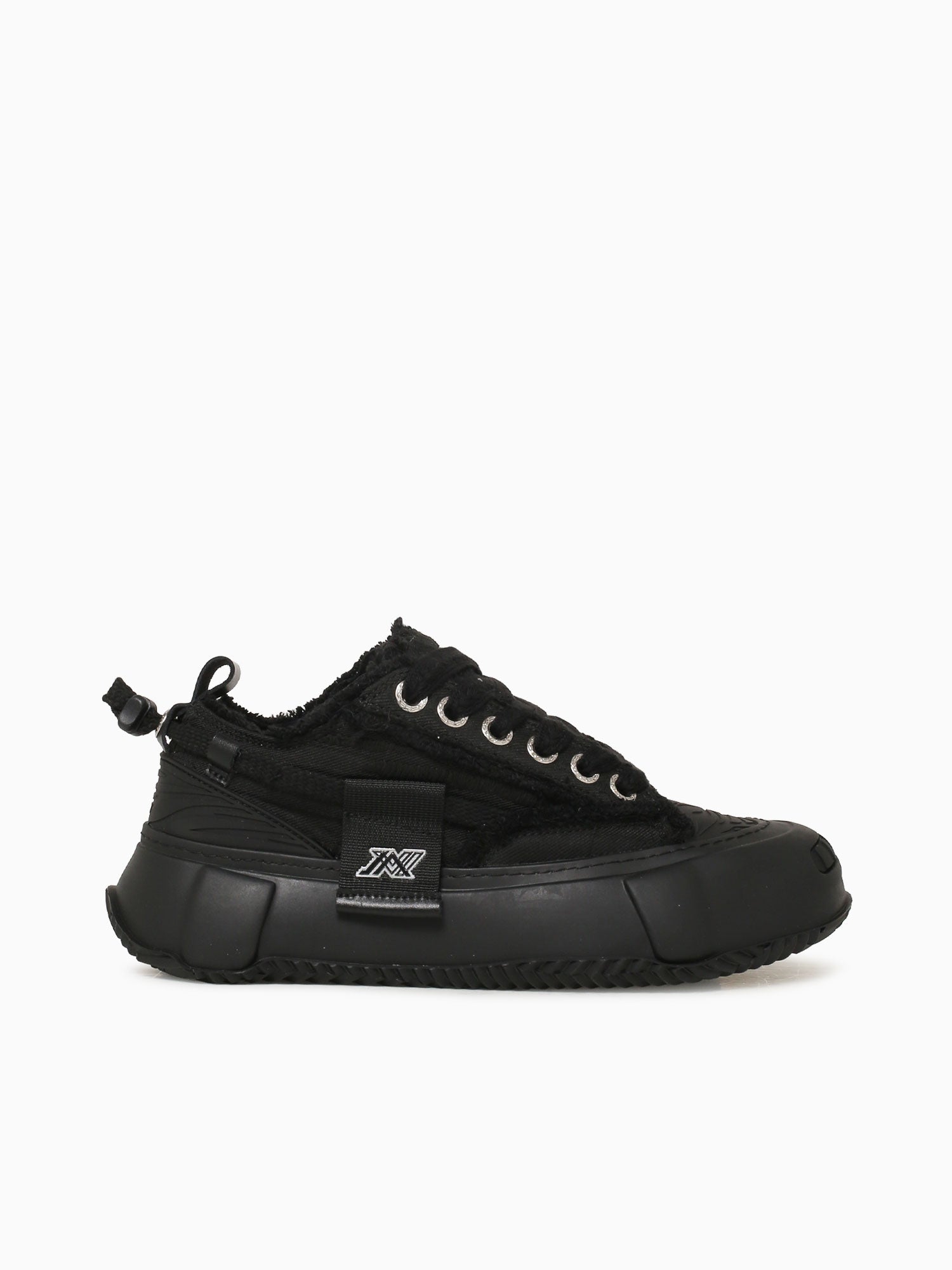 Elevate Triple Black Black / 7 / M