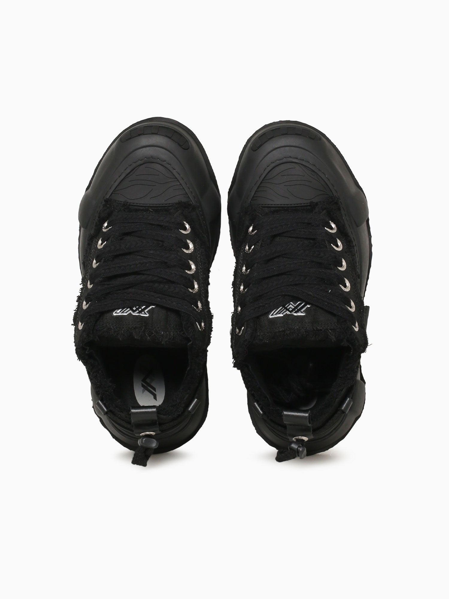 Elevate Triple Black Black / 7 / M
