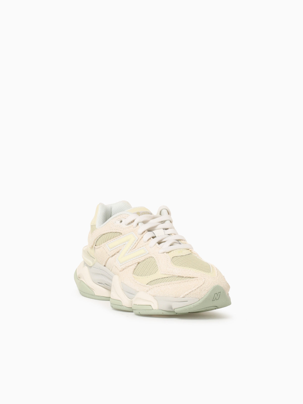9060 Pistachio Suede Green / 4 / M