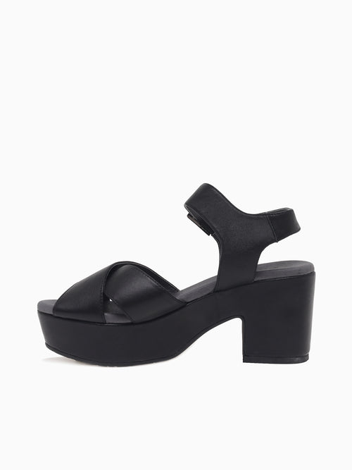 Ginny Black Leather Black / 6 / M