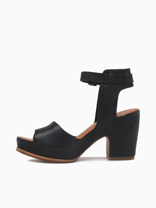 Stasia Black Black / 6 / M