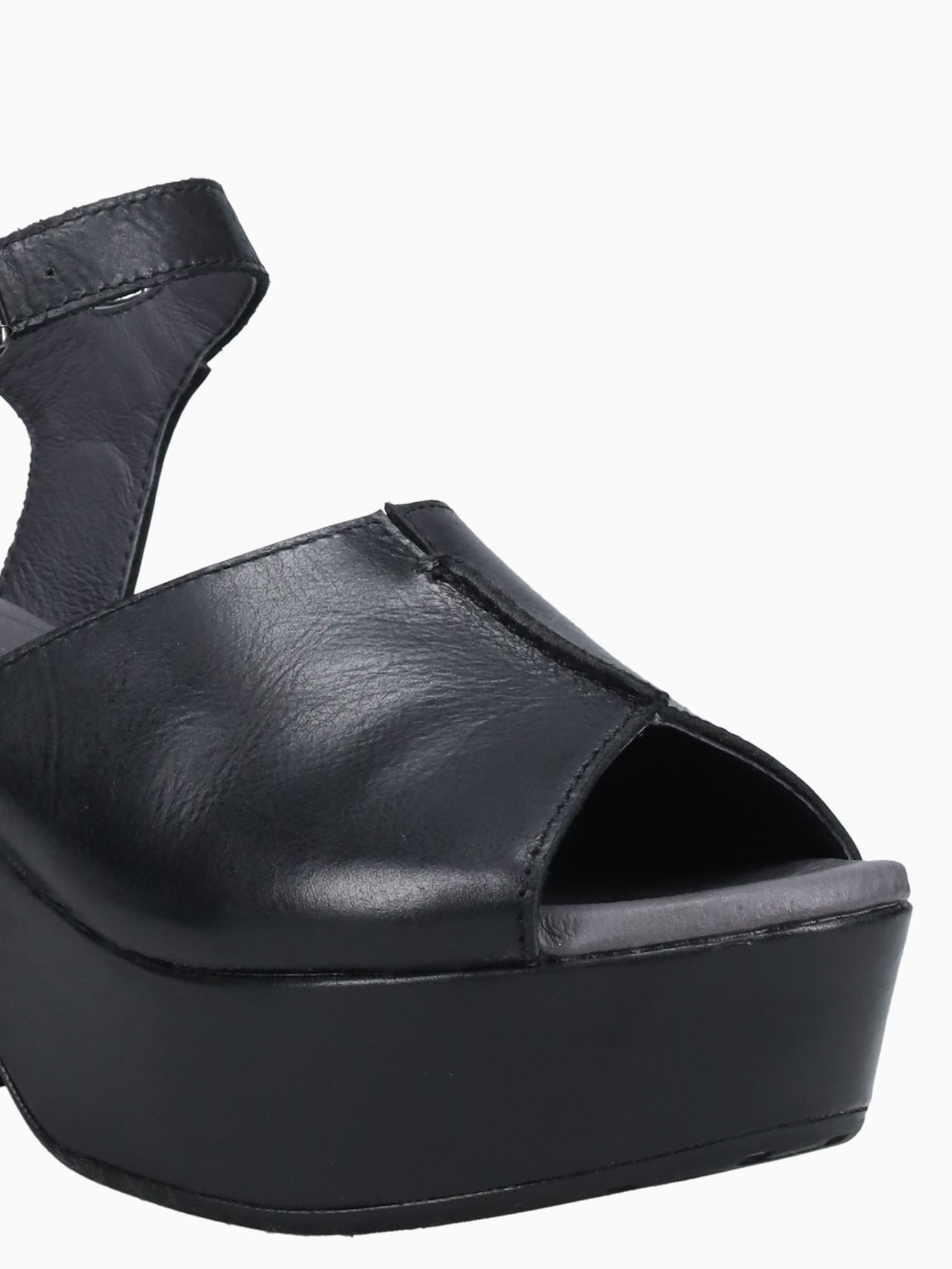 Giannis Black Leather Black / 6 / M