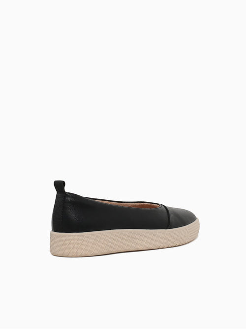 Neela Slipon Black Black / 5 / M