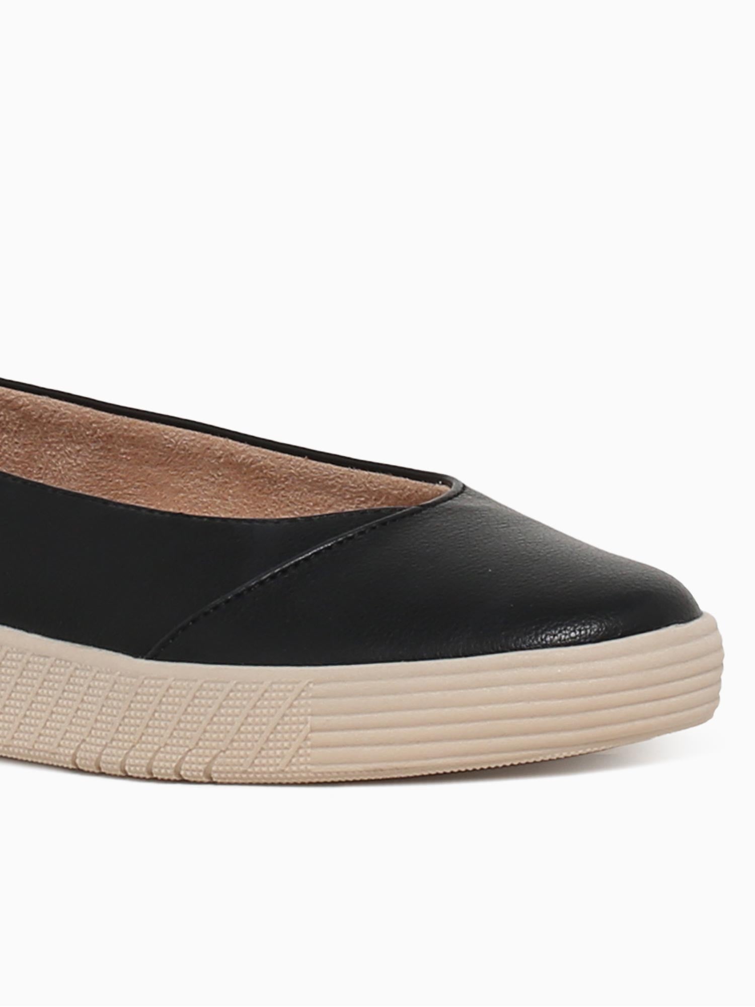 Neela Slipon Black Black / 5 / M