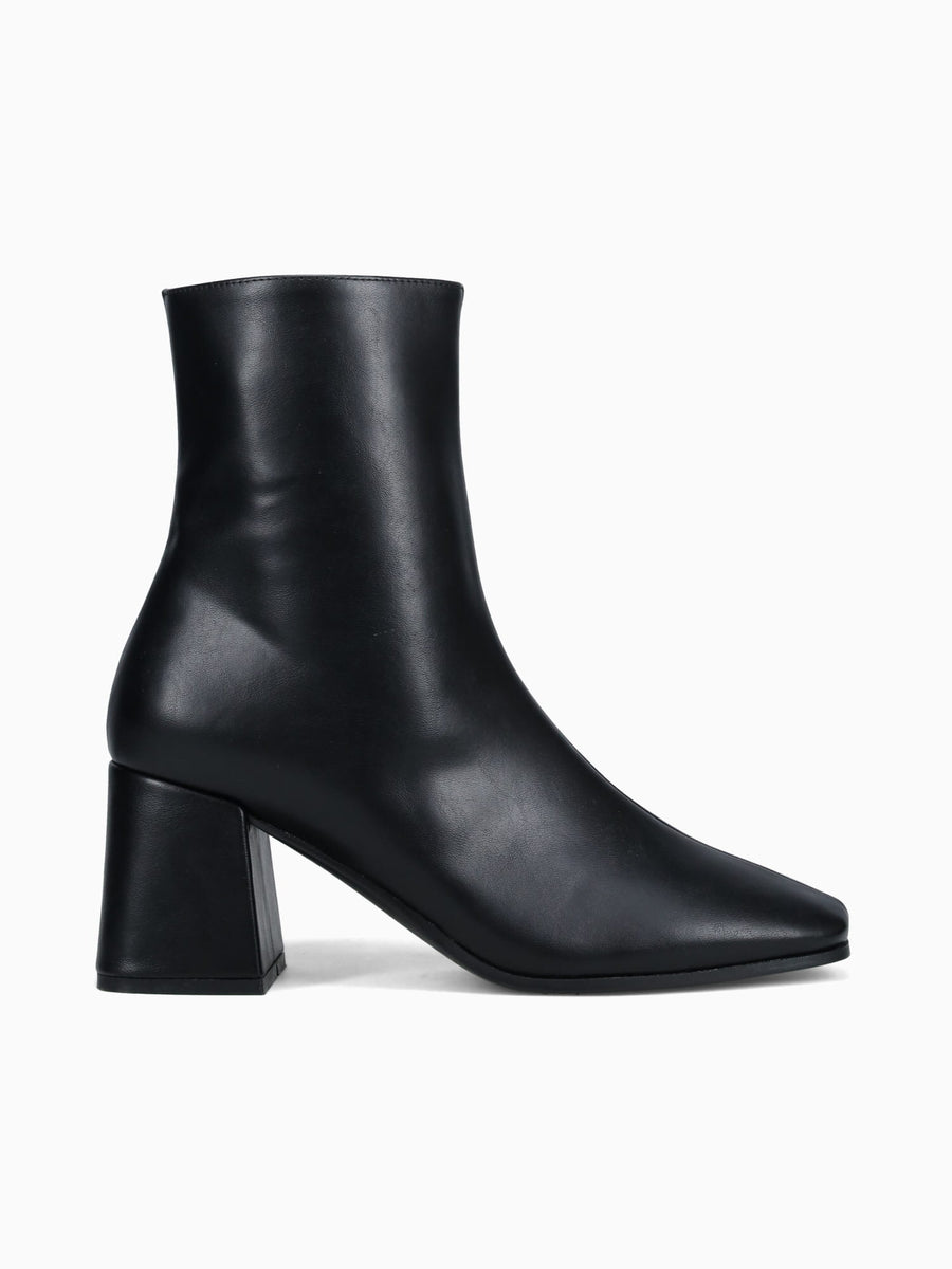 Ariadna Black Smooth Black / 5 / M