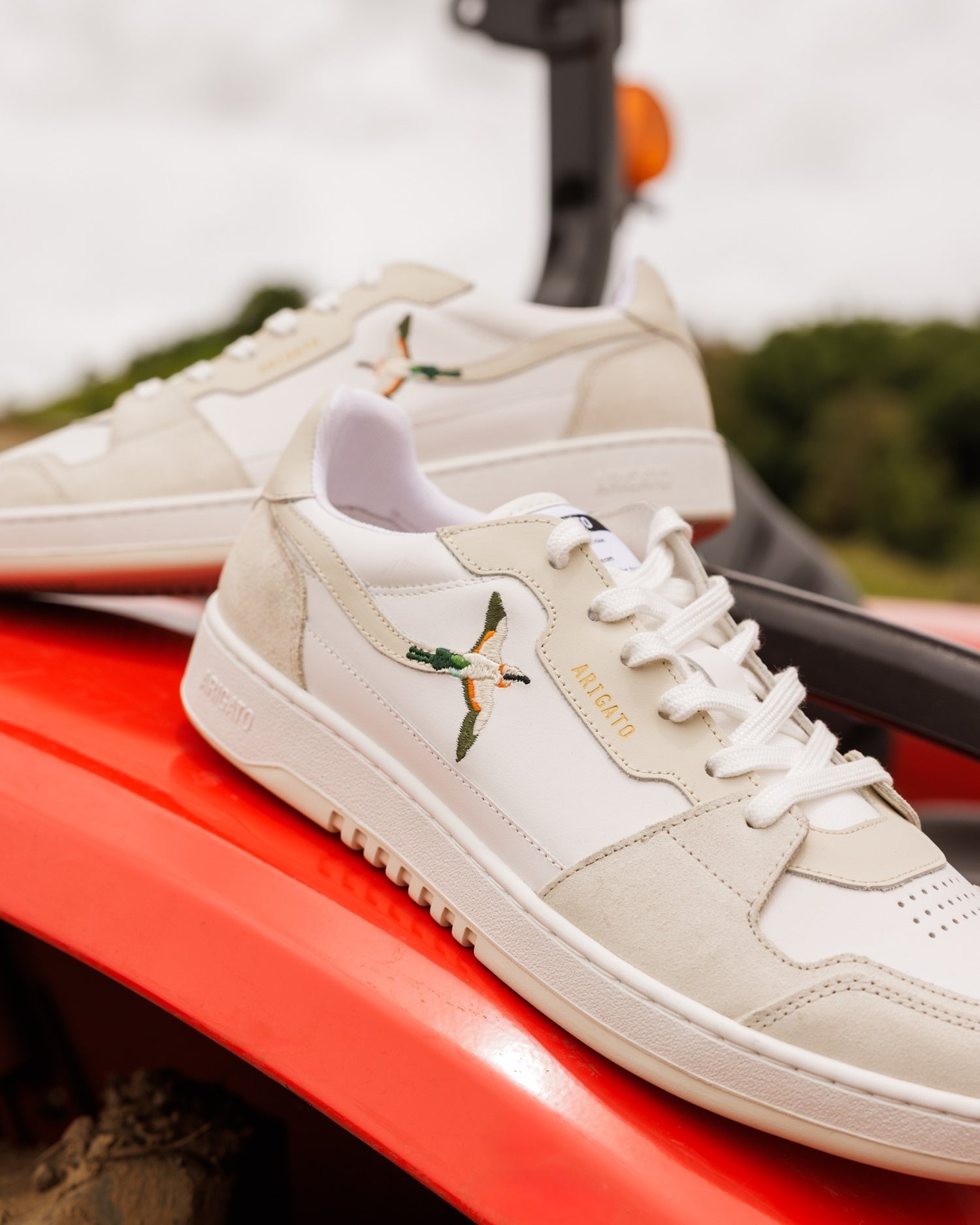 Clean 90 Bee Bird White Beige leather