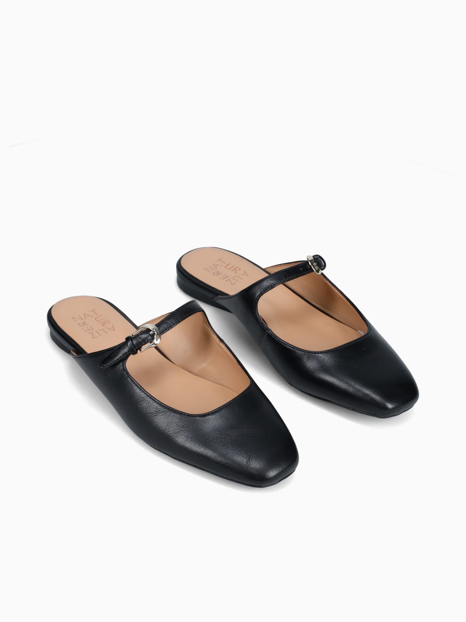 Apple Black Black / 5 / M