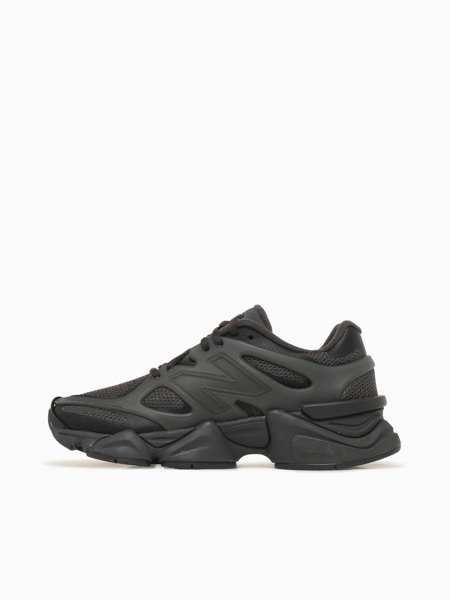 9060 Black Cement Black / 4 / M