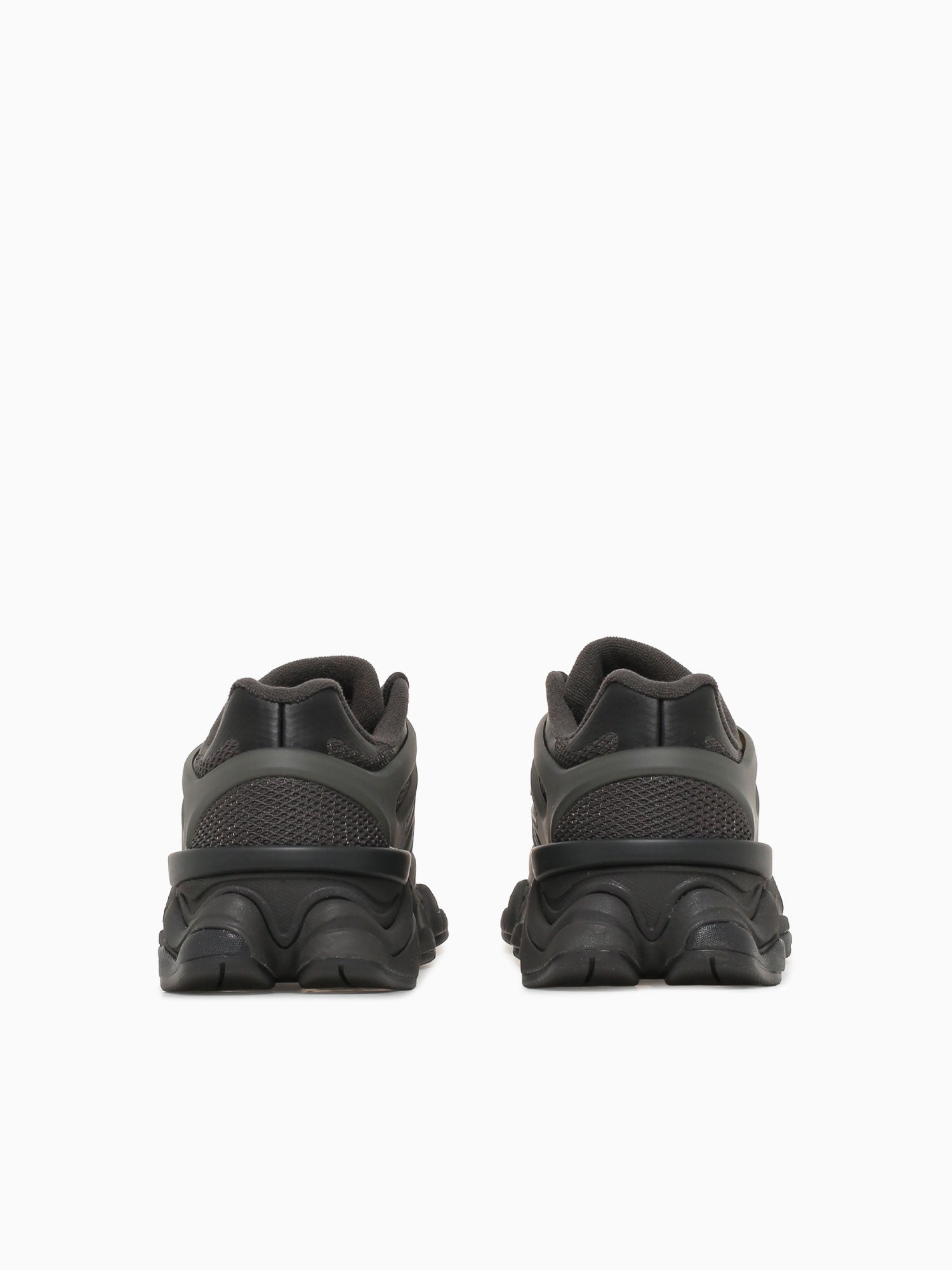 9060 Black Cement Black / 4 / M
