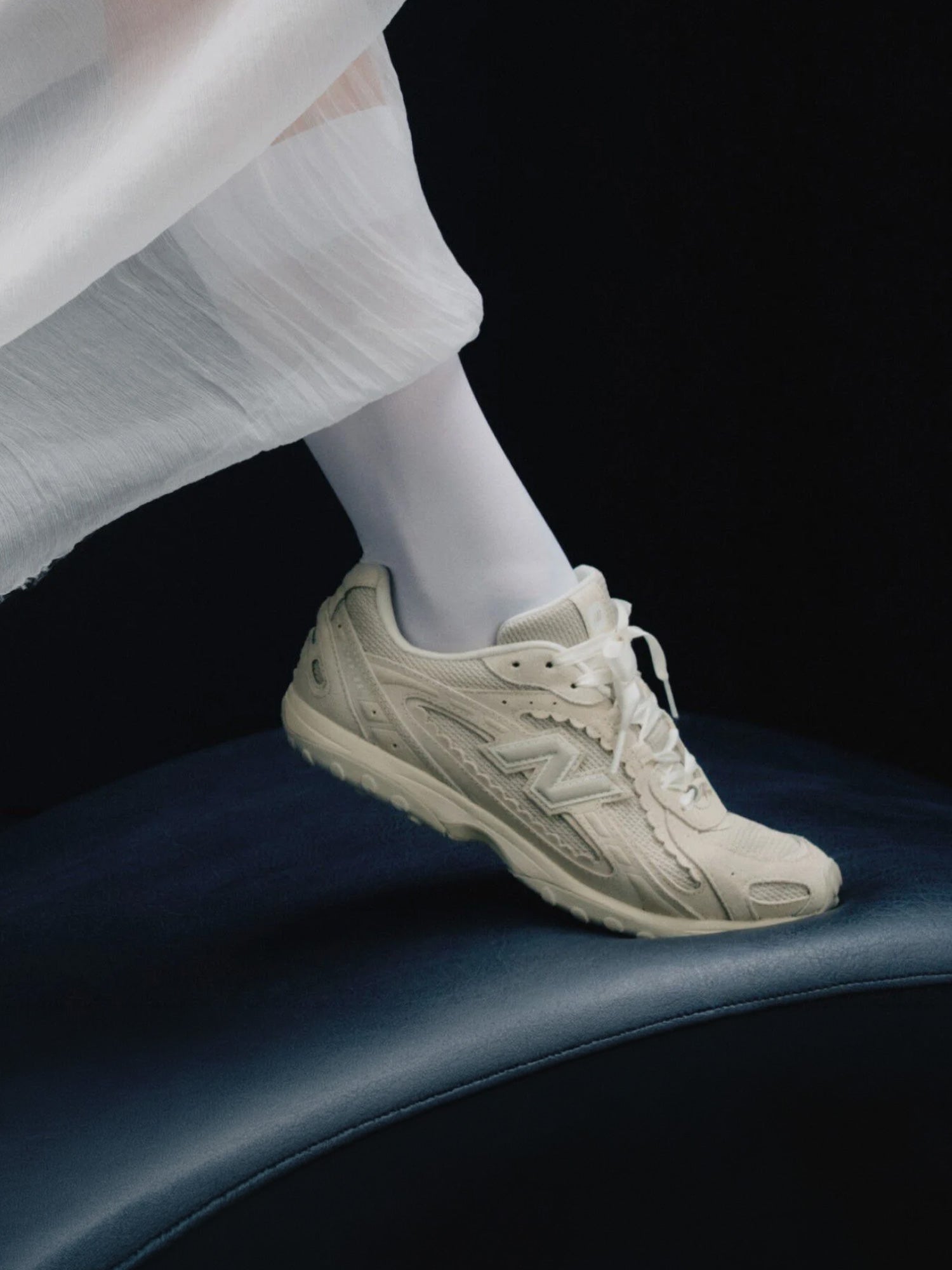 204l Sea Salt Suede Off White / 4 / M
