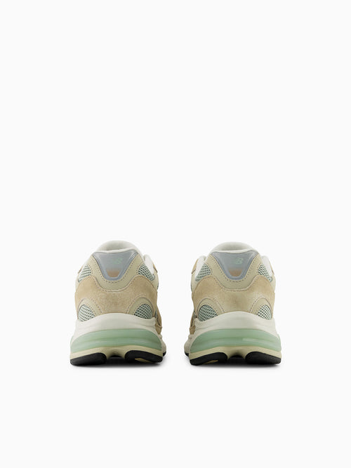 2010 Mindful Beige Suede Mesh Beige / 8 / M