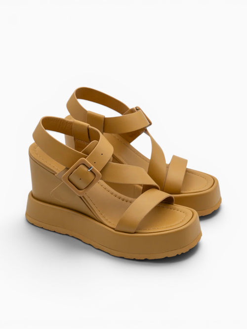 Tessa Ochre Nappa Other / 36 / M