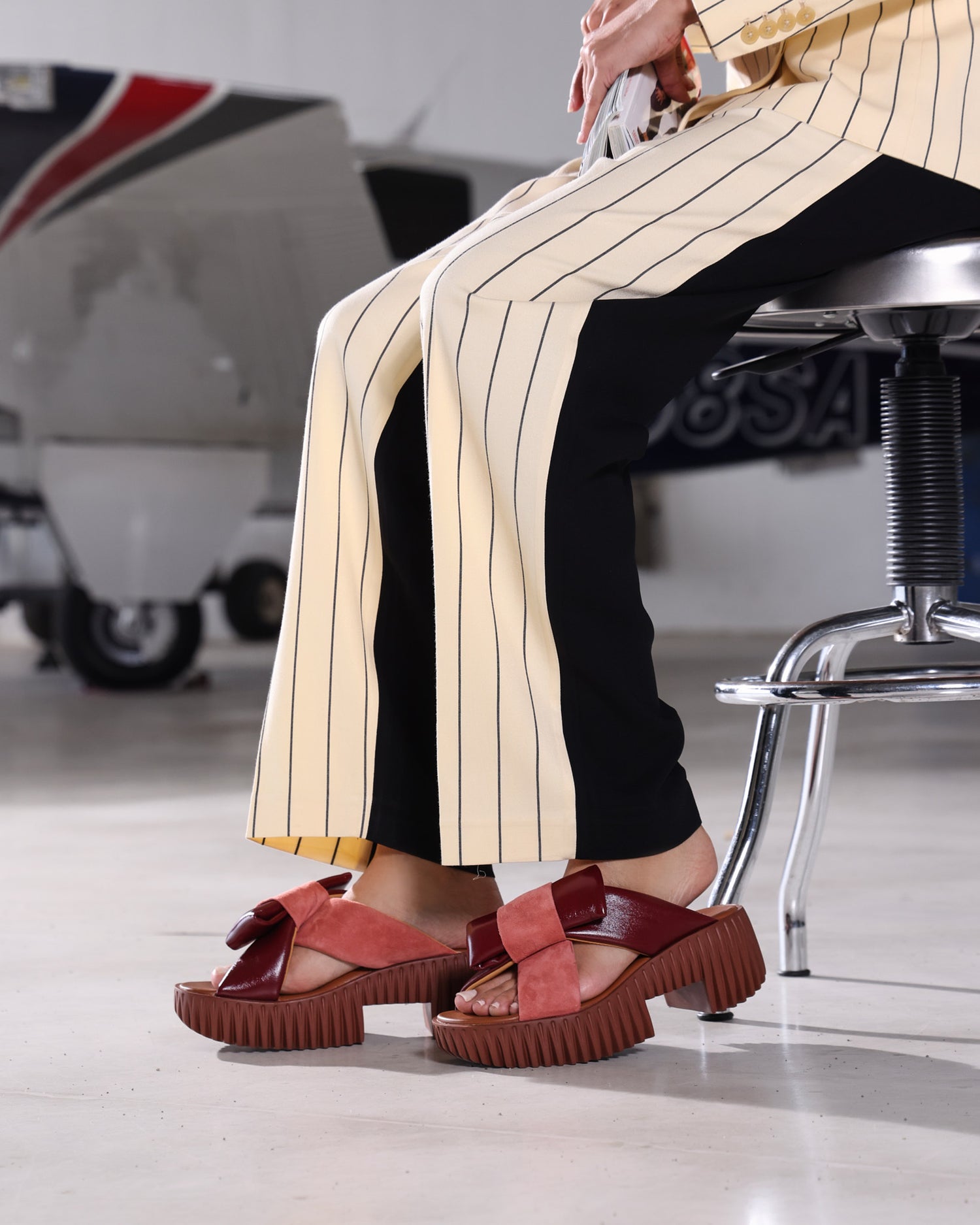 Plia Bow Rose Leather