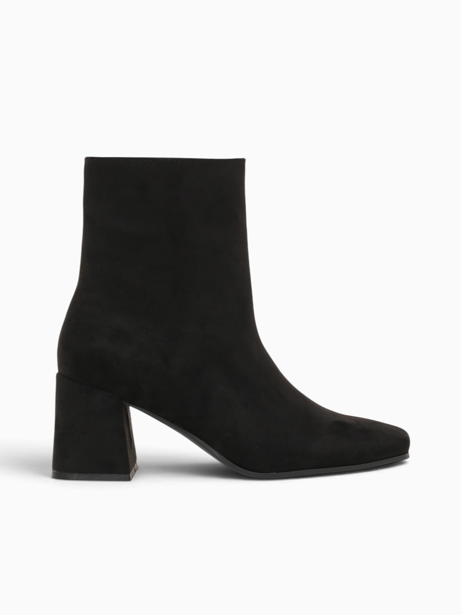 Ariadna Black Suede Black / 5 / M