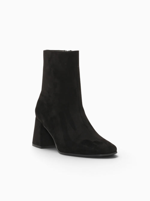Ariadna Black Suede Black / 5 / M