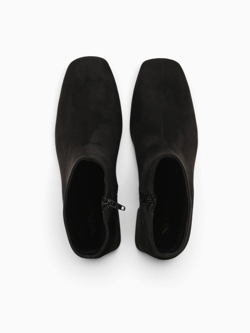 Ariadna Black Suede Black / 5 / M