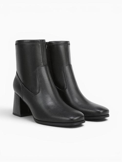 Henny Black Smooth Black / 5 / M