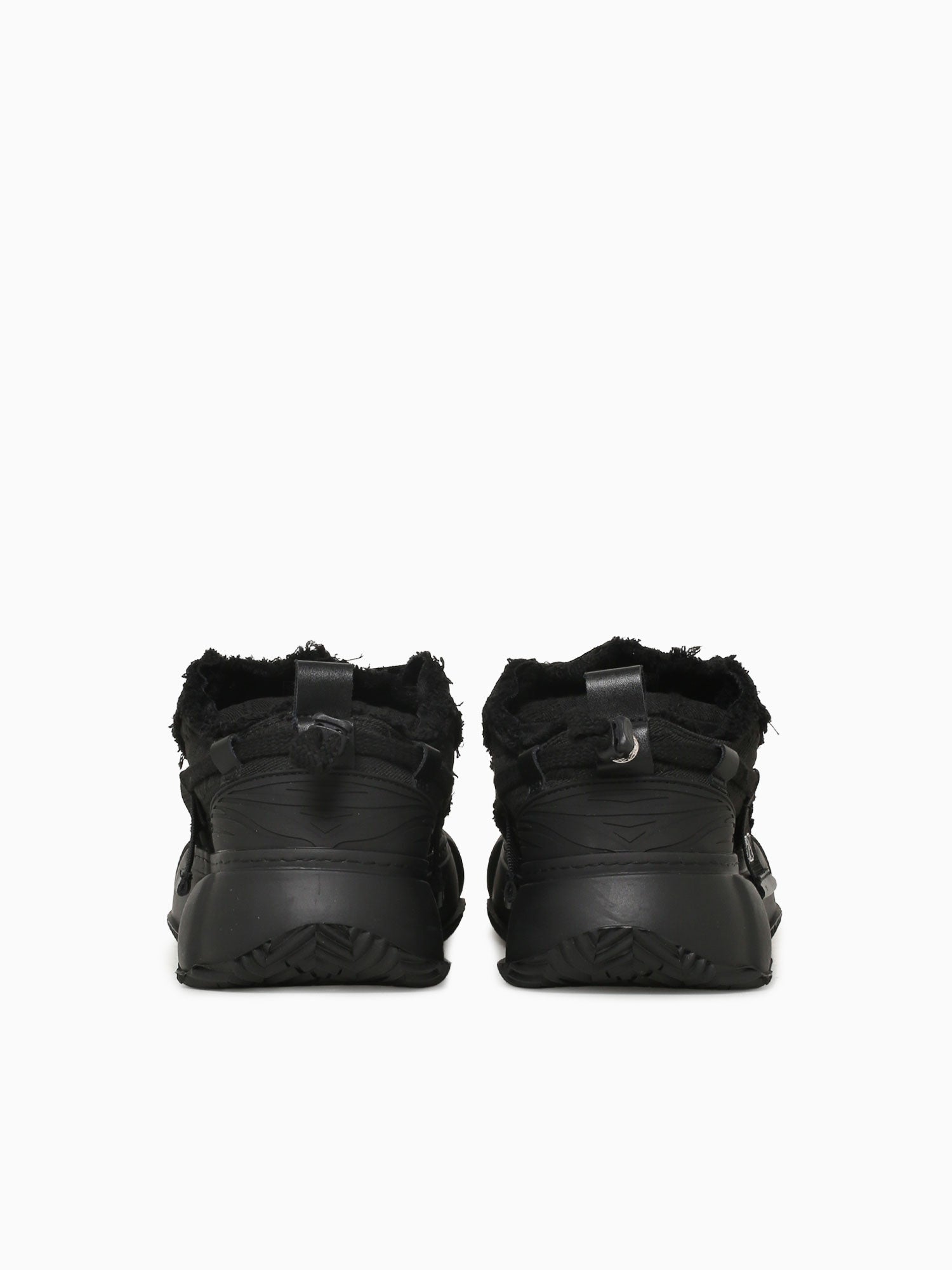 Elevate Triple Black Black / 7 / M