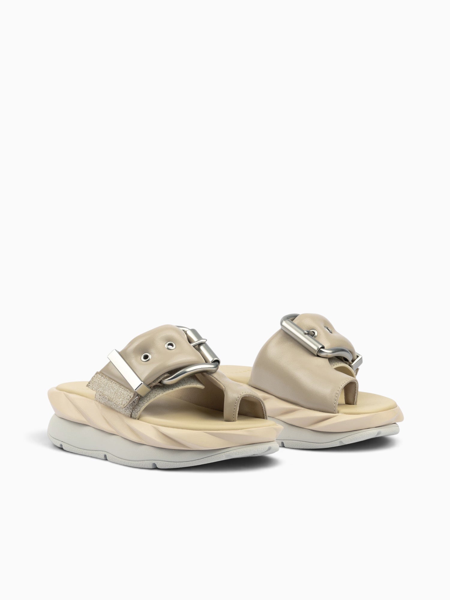 Mellow Glow Greige Sheep Patent Leather Grey / 36 / M