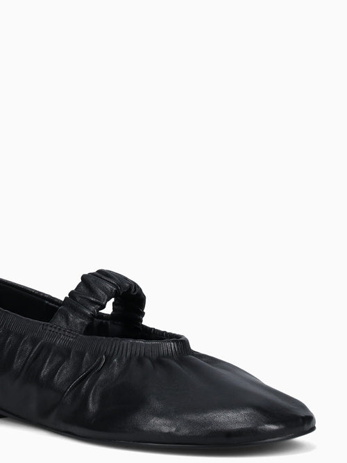 Teresa Black Leather Black / 5 / M